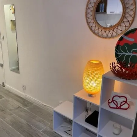 Nice 23m In A With Pool Lägenhet Antibes
