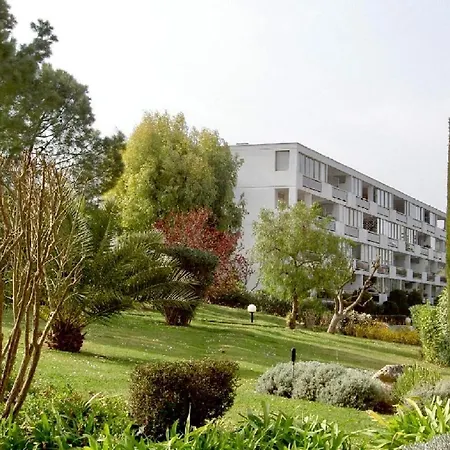 Nice 23m In A With Pool Lägenhet