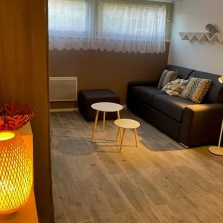 Nice 23m In A With Pool Lägenhet